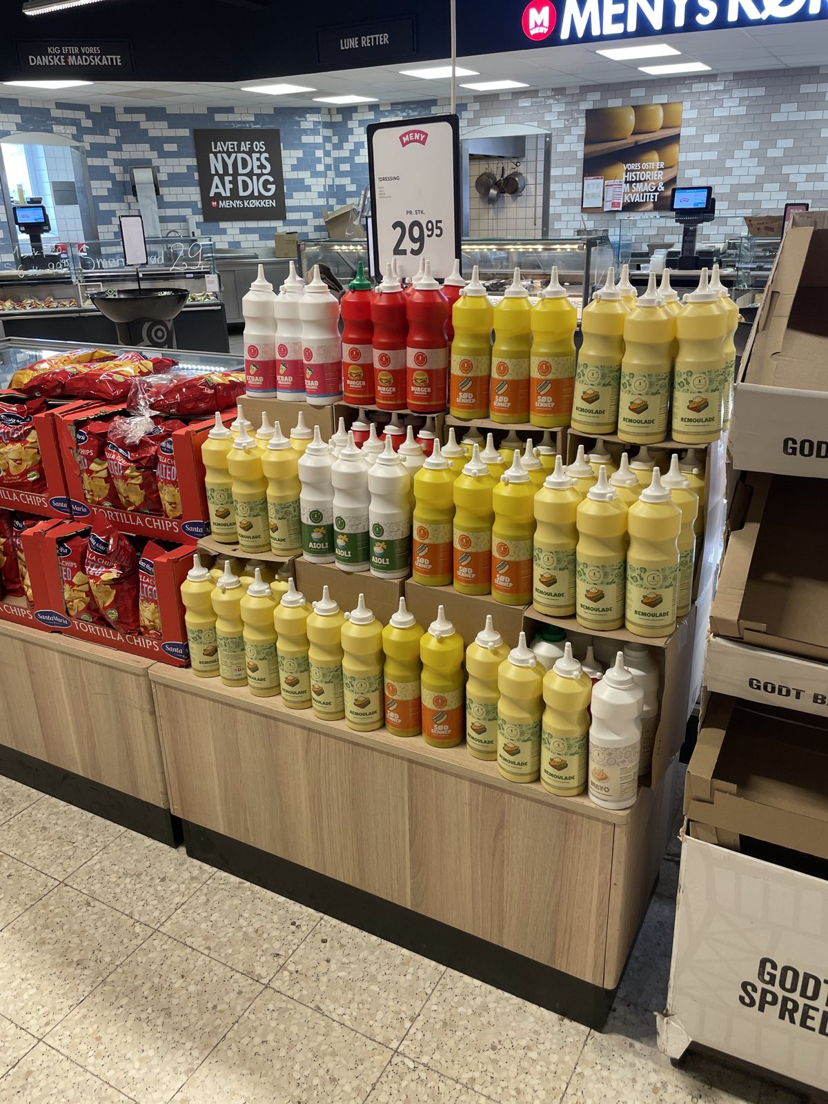 1 Dressing tiered display with remoulade, Sød Sennep, aioli and more